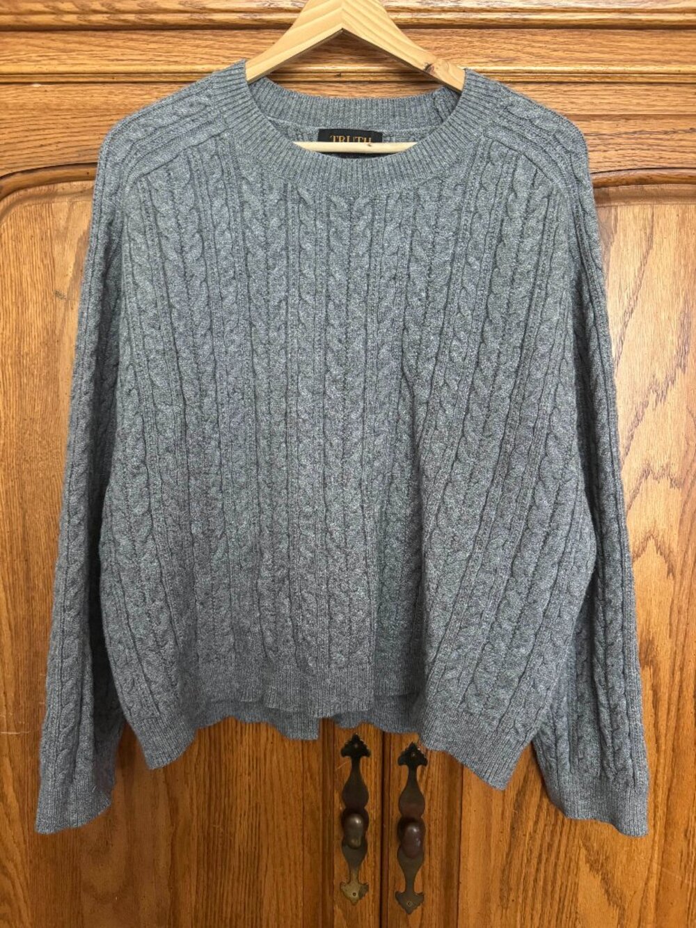 TRUTH Crewneck Cable Knit Sweater in Heather Gray